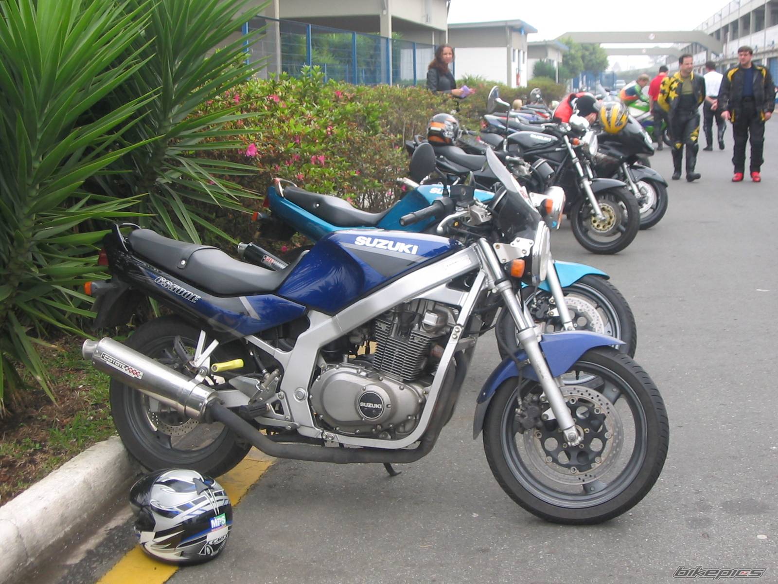 1998 SUZUKI GS 500 | Picture 77104 motorcycle photo
