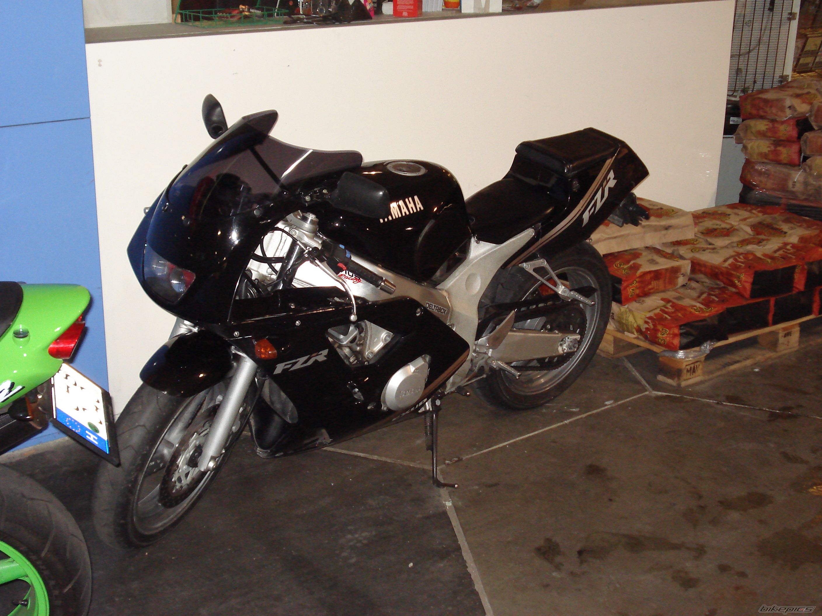 1992 YAMAHA FZR 400 RR | Picture 815583 motorcycle photo