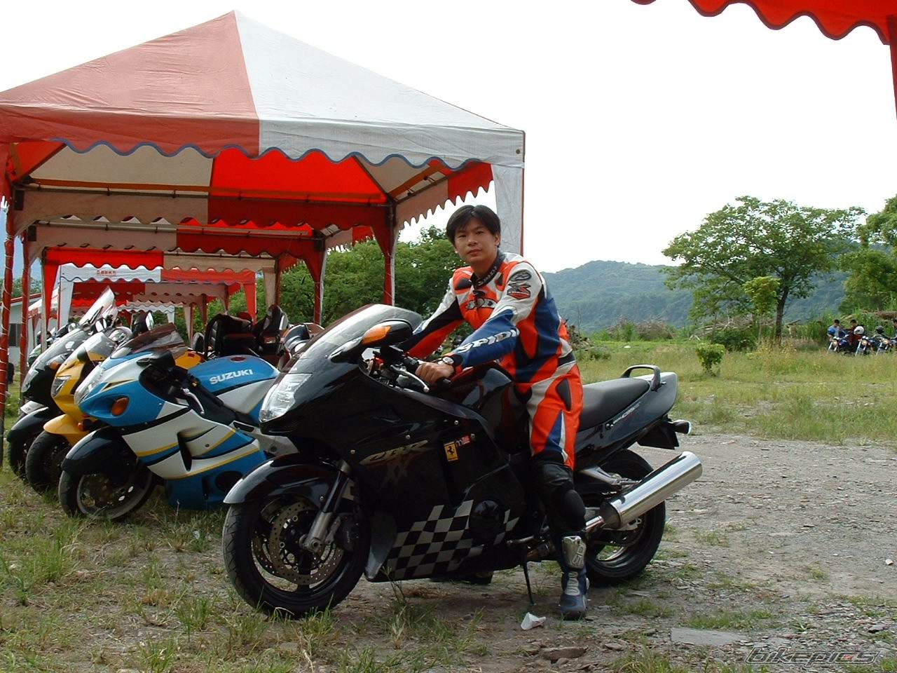 2001 HONDA CBR 1100 BLACKBIRD | Picture 859850 motorcycle photo
