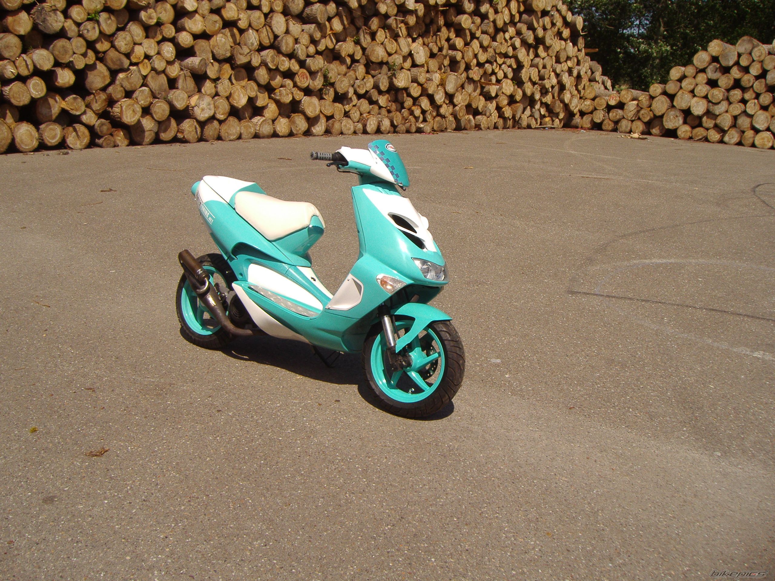 2001 APRILIA SR 50 | Picture 902341 motorcycle photo