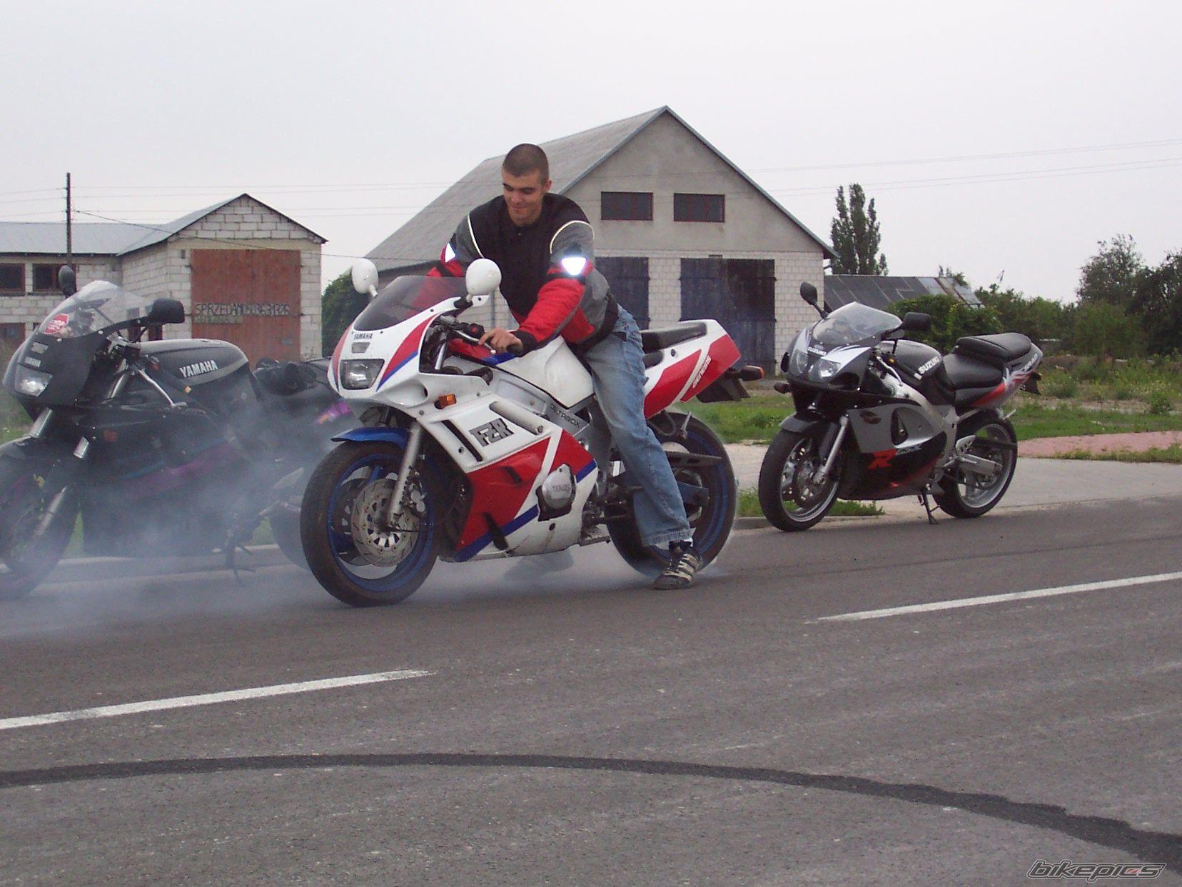 1991 YAMAHA FZR 600 | Picture 902604 motorcycle photo