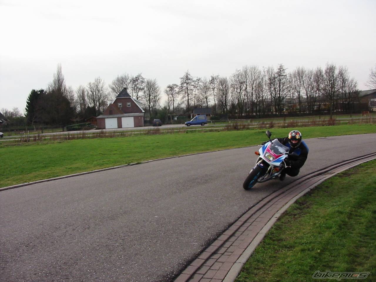 1992 SUZUKI RGV 250 | Picture 92410 motorcycle photo