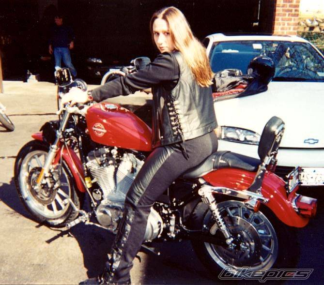 2002 HARLEY DAVIDSON XLH 883 HUGGER | Picture 93575 motorcycle photo