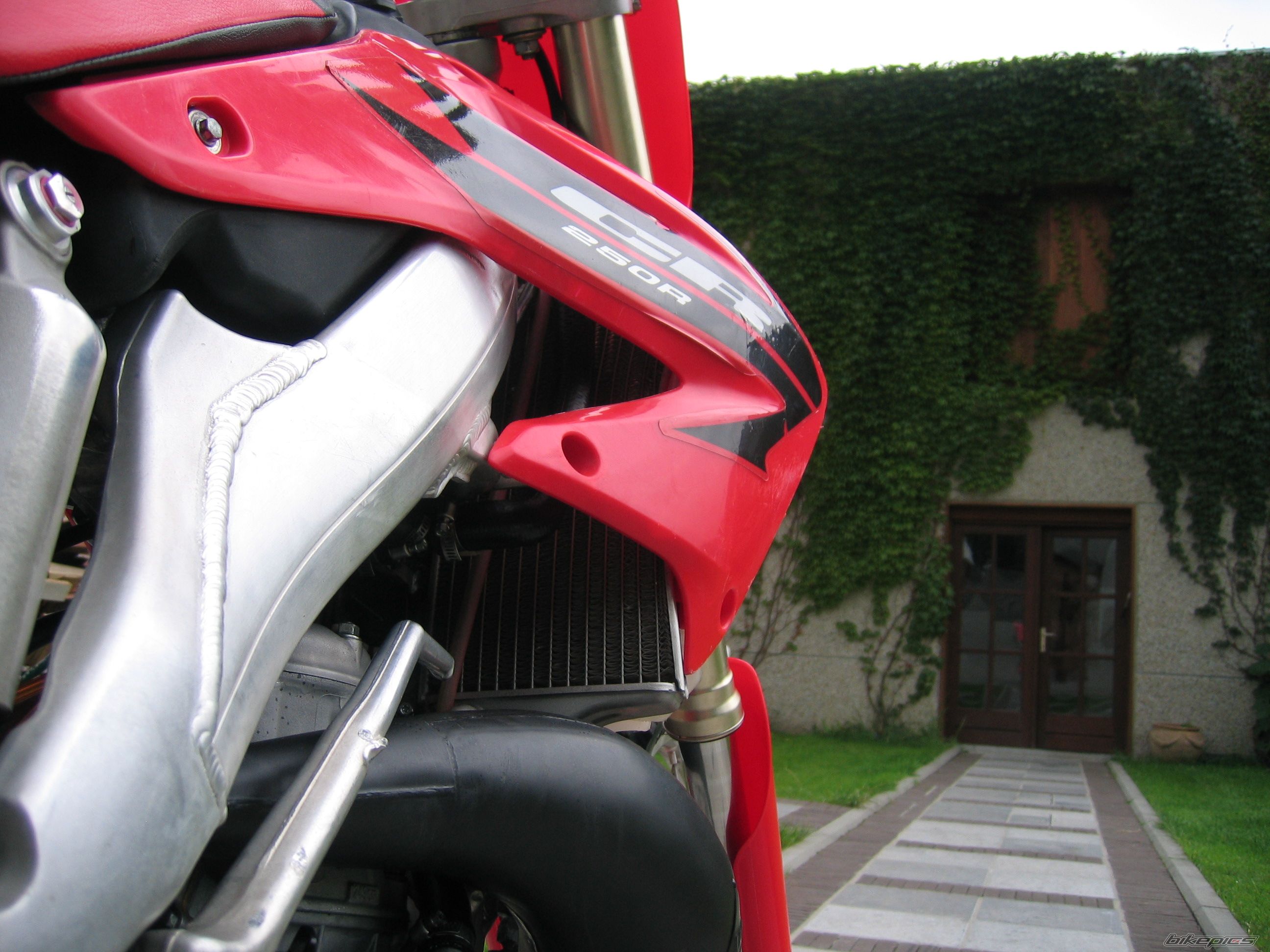 2002 HONDA CR 250 | Picture 940336 motorcycle photo