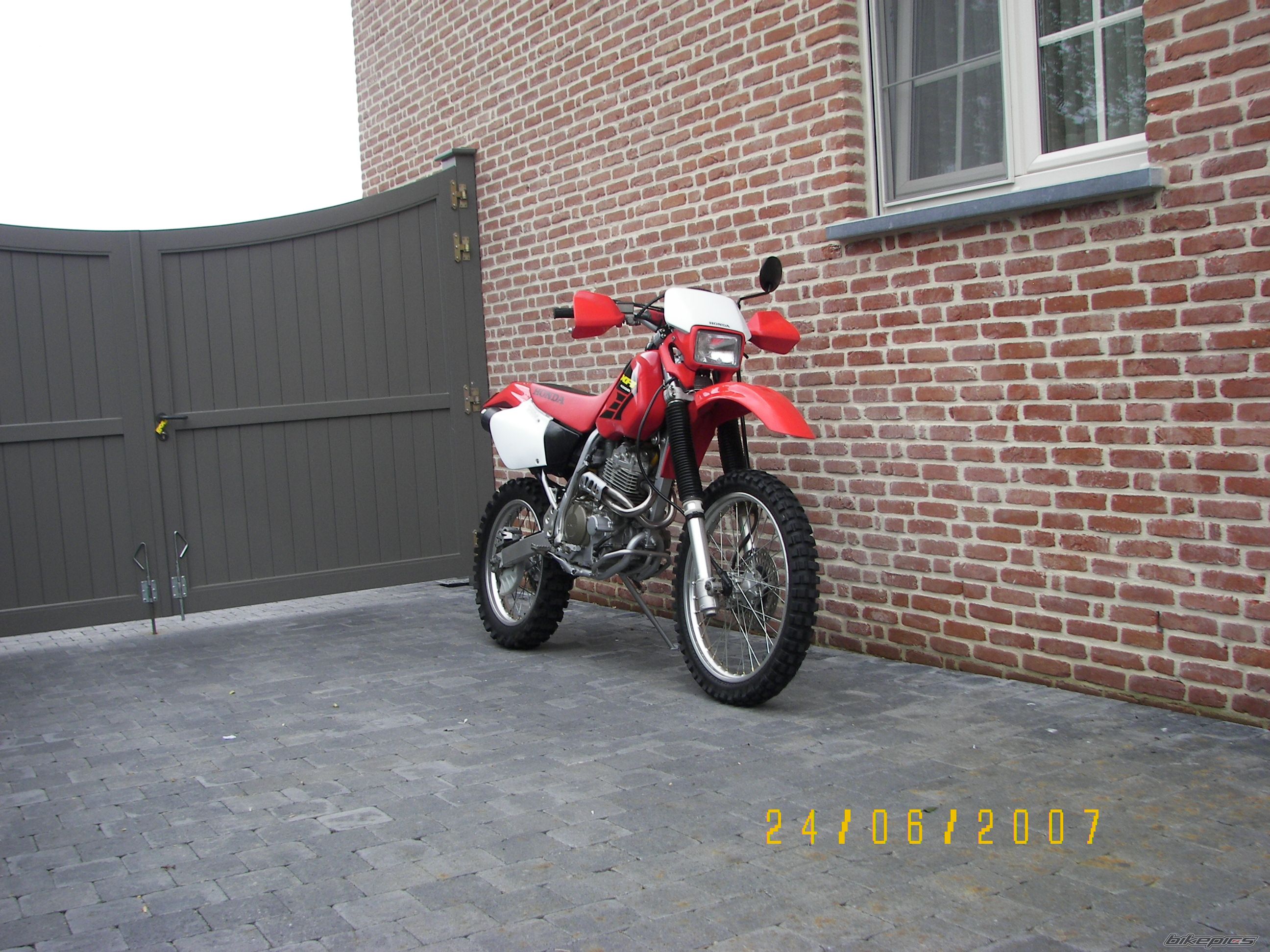 2002 HONDA XR 400 | Picture 942990 motorcycle photo
