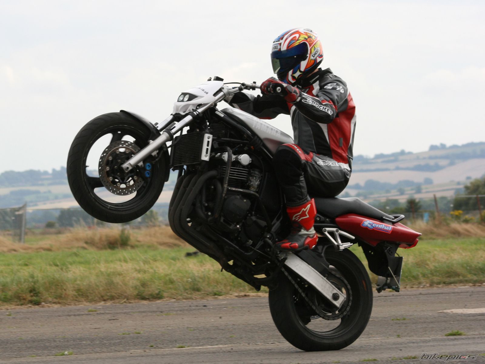 2002 YAMAHA FZS 600 FAZER | Picture 990385 motorcycle photo