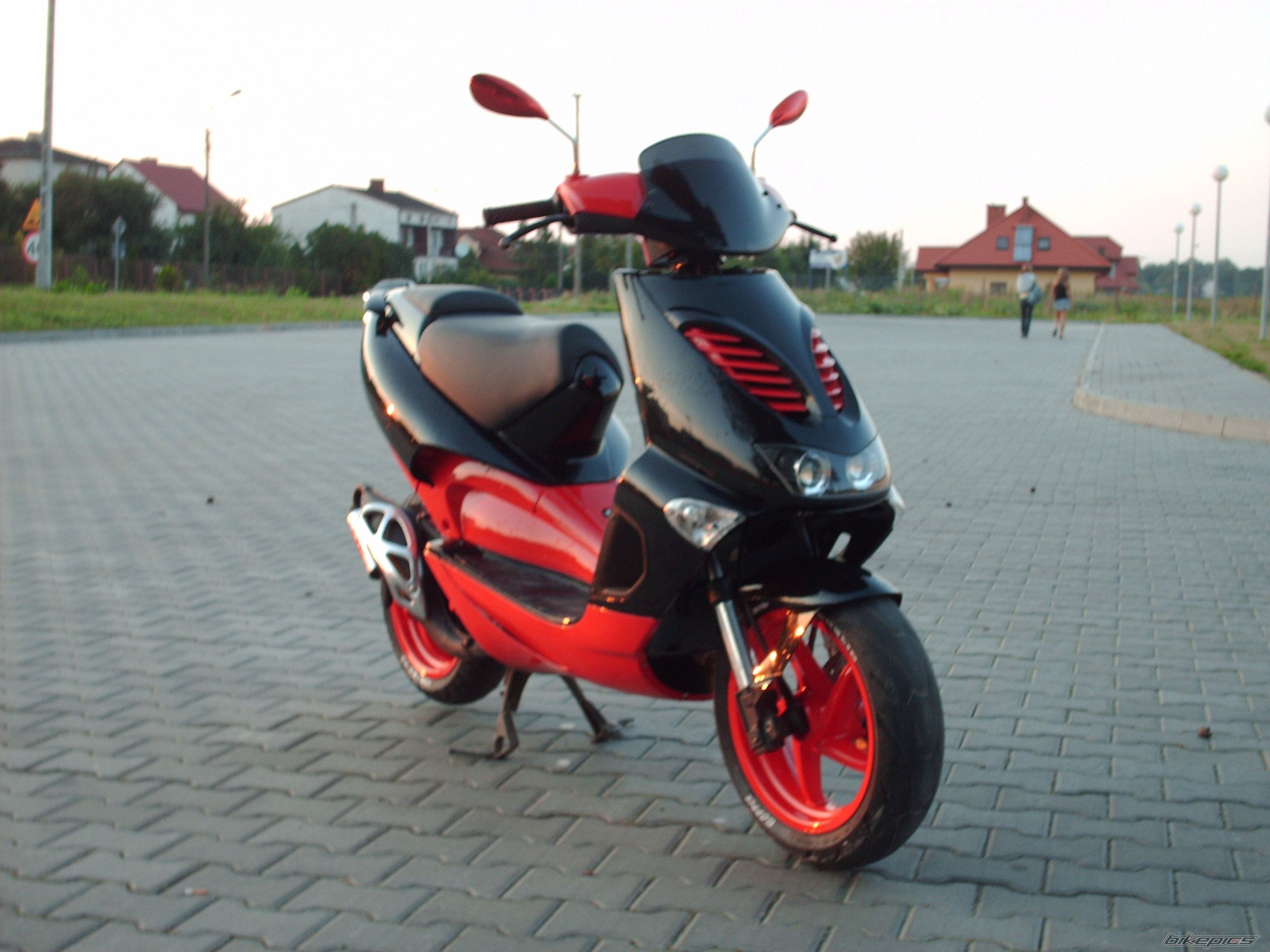 2002 APRILIA SR 50 | Picture 994243 motorcycle photo