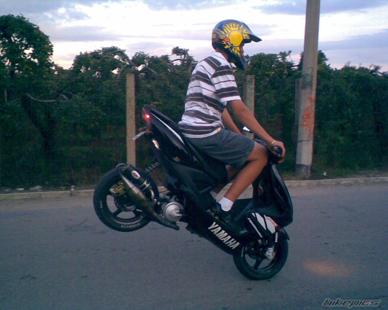 2004 YAMAHA AEROX 50 | Picture 998155 motorcycle photo